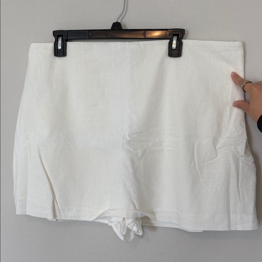 Abercrombie & Fitch Linen-Blend Mini Skort | White | Size XL - Picture 3 of 3